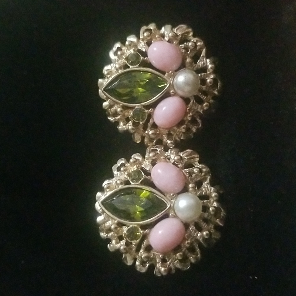 Vintage Sarah Coventry "Fashion Splendor" Clip-On Earrings - Picture 2 of 5